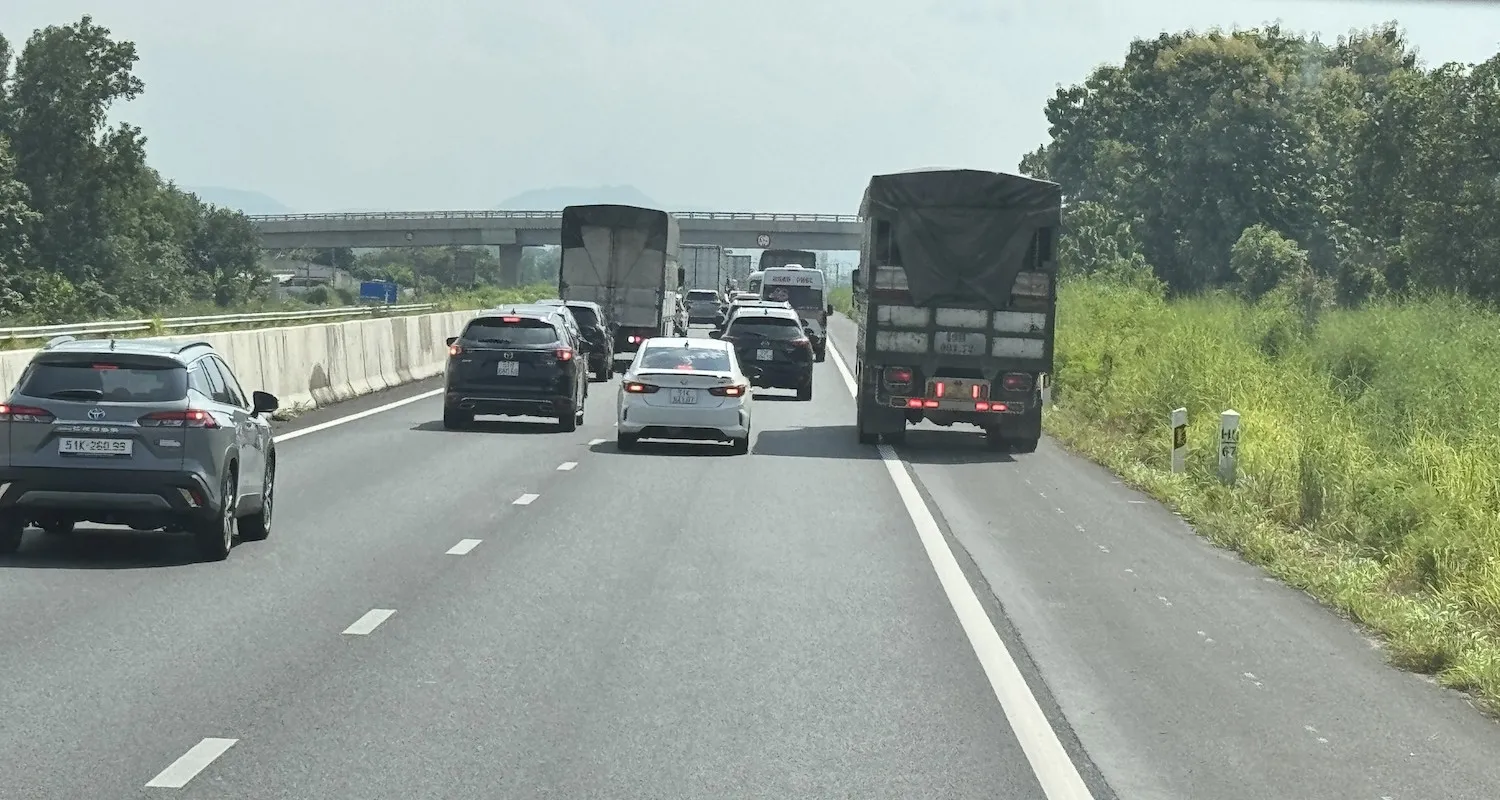 Những lỗi thường gặp khi lái xe trên cao tốc