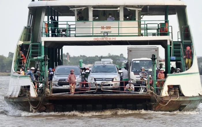 Hướng dẫn lái xe ô tô lên phà an toàn