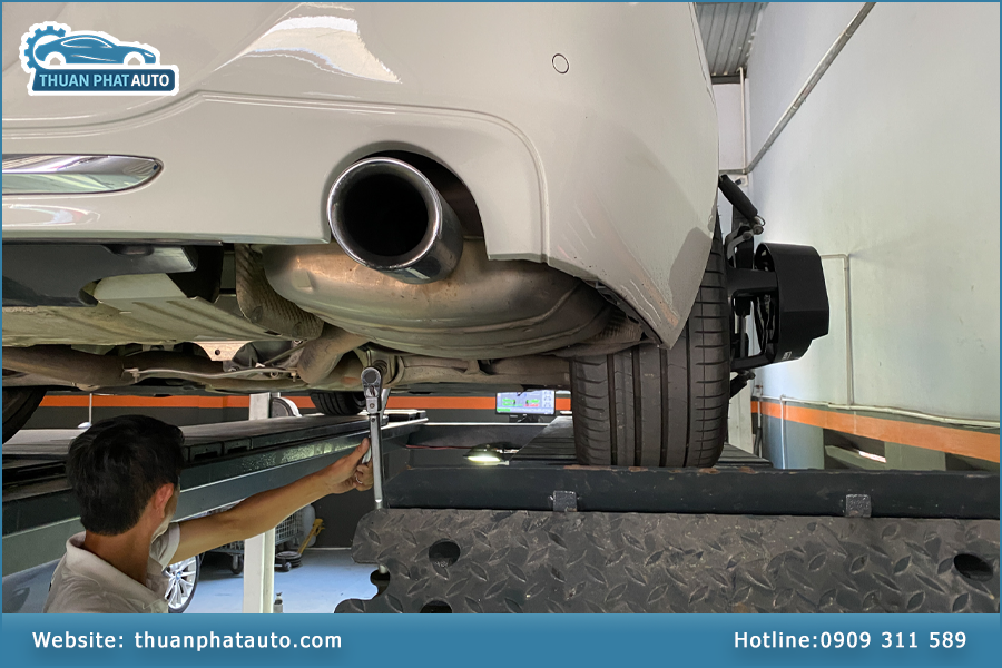 Dịch vụ cân chỉnh góc đặt bánh xe tại Thuận Phát Auto