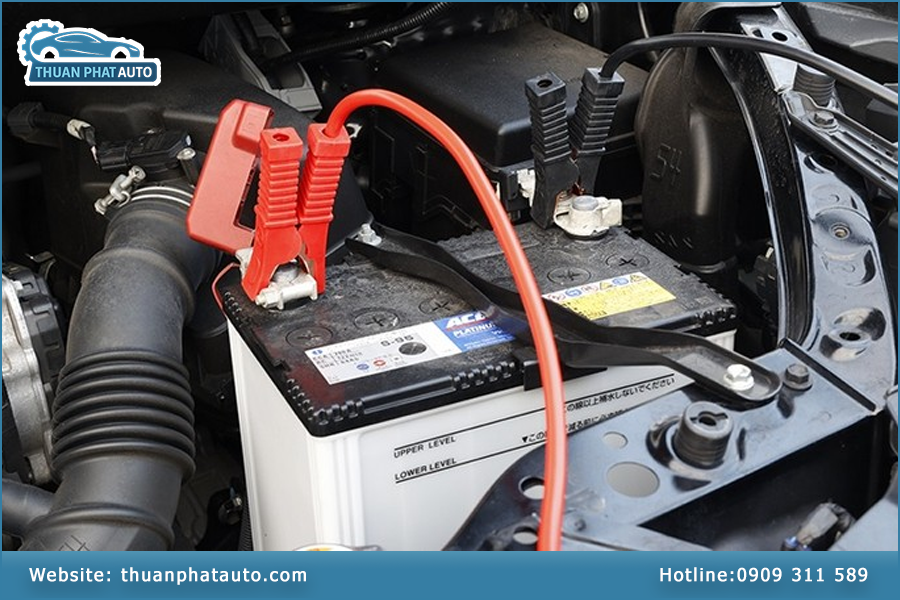 Dịch vụ câu bình ắc quy ô tô tại Thuận Phát Auto