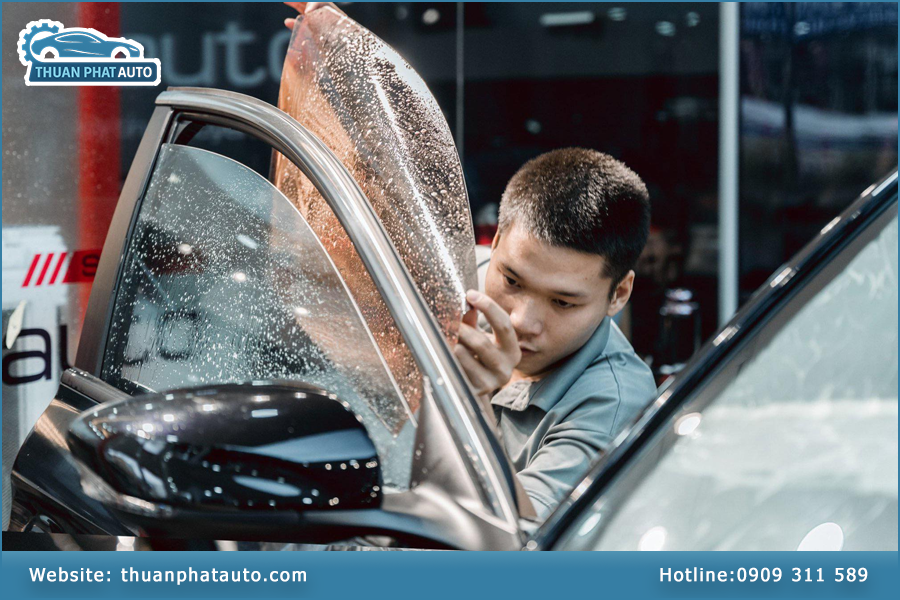 Dịch vụ dán phim cách nhiệt ô tô tại Thuận Phát Auto