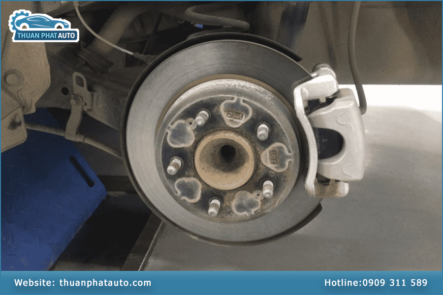 Dịch vụ điều chỉnh phanh đỗ ô tô tại Thuận Phát Auto