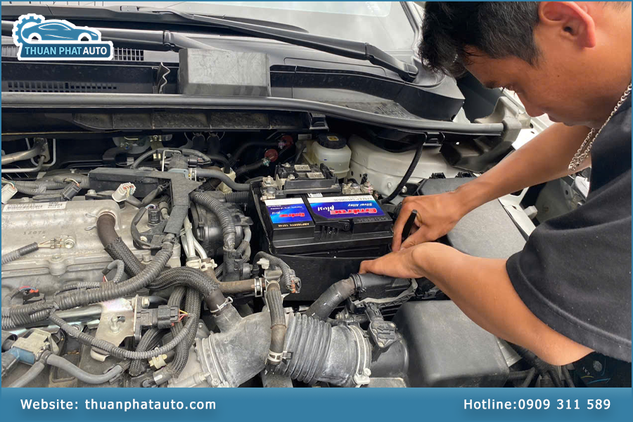 Dịch vụ thay ắc quy ô tô tại Thuận Phát Auto