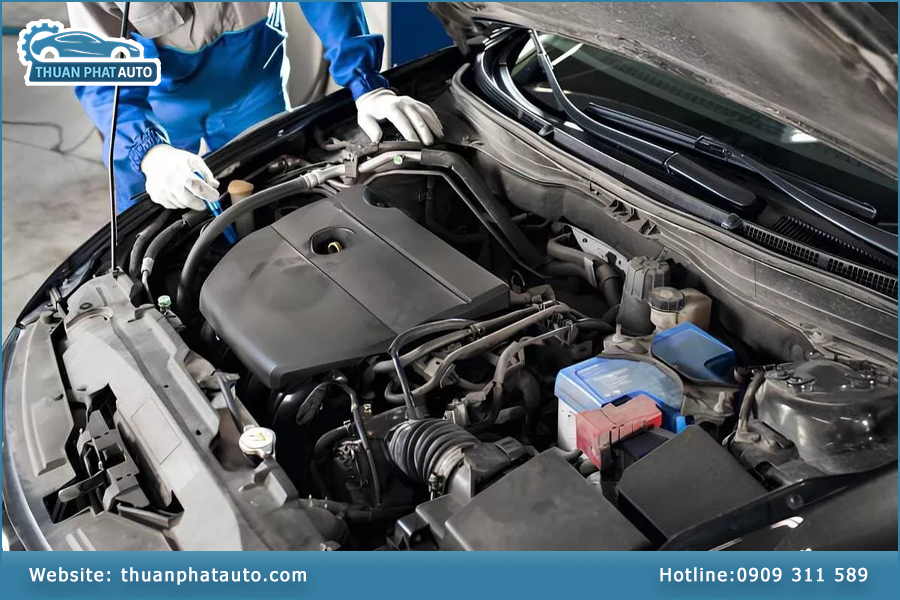 Dịch vụ vệ sinh khoang máy ô tô tại Thuận Phát Auto