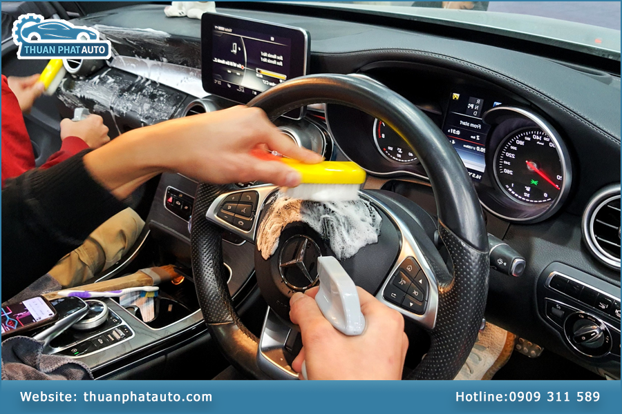 Dịch vụ vệ sinh nội thất ô tô tại Thuận Phát Auto